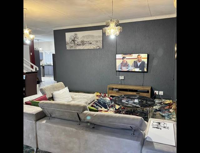 3 BEDROOM HOUSE FOR SALE IN EAST TOWN